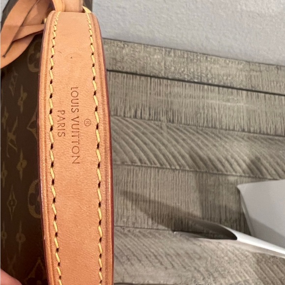 Louis Vuitton Cluny bb - Picture 7 of 10